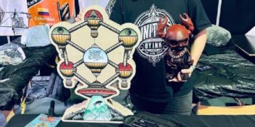 Larense Keyber Rojas crea obras de arte surrealistas sobre la piel