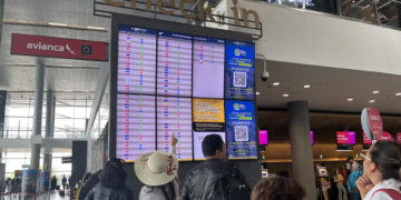 Aeronáutica prohíbe a aerolíneas cancelar vuelos en Colombia alegando falta de combustible