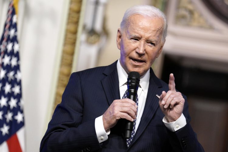 El presidente de Estados Unidos, Joe Biden, pronuncia un discurso en la primera Conferencia sobre la Economía de los Creadores de la Casa Blanca, en la Sala del Tratado Indio del Edificio de Oficinas Ejecutivas Eisenhower en Washington, DC, EE. UU., el 14 de agosto de 2024.EFE/EPA/Yuri Gripas / POOL