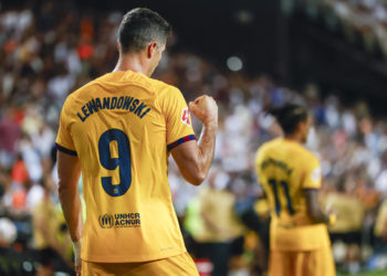 1-2. Lewandowski hace del Valencia su víctima favorita
