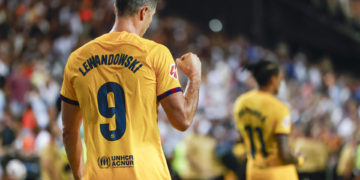 1-2. Lewandowski hace del Valencia su víctima favorita
