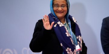 La primera ministra de Bangladés aterriza en la India tras huir del país, según medios