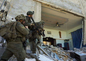 Israel publica imágenes de pasadizos de Hamás entre casas de civiles en el sur de Gaza