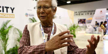 El presidente de Bangladés nombra al nobel Muhammad Yunus como líder del Gobierno interino