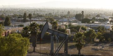 El petróleo de Texas sube un 3,1% por las interrupciones en Libia y la tensión Israel-Hizbulá