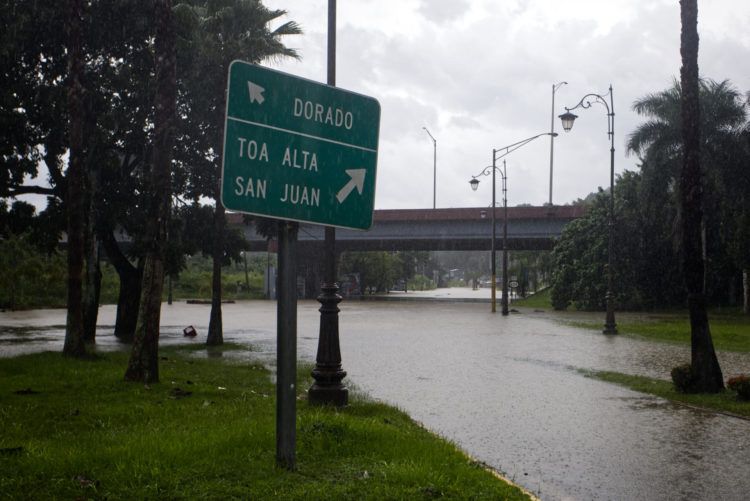 Fotografía de una carretera inundada tras el paso del huracán Ernesto, este miércoles 14 de agosto de 2024, en Dorado (Puerto Rico). EFE/ Thais Llorca