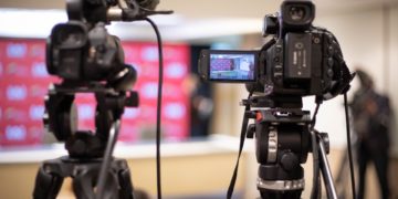 SNTP: Policías «allanan» la casa de periodista Carmela Longo en Caracas