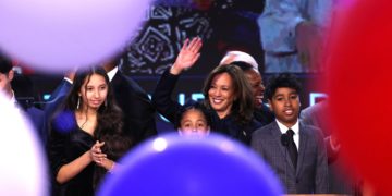 Harris se sumerge en una campaña histórica contra Trump