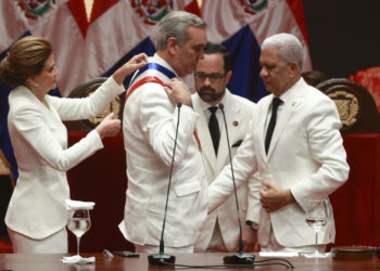 Abinader asume por segunda vez la Presidencia dominicana con promesas de reformas