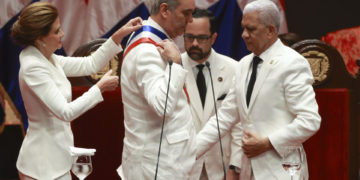 Abinader asume por segunda vez la Presidencia dominicana con promesas de reformas