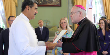 Maduro recibe las cartas credenciales del nuncio apostólico de la Santa Sede
