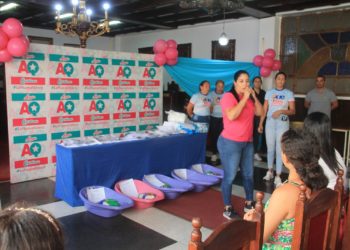 Alcaldesa de Valera Angie Quintana entrega medicamentos a través del 1×10