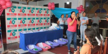 Alcaldesa de Valera Angie Quintana entrega medicamentos a través del 1×10