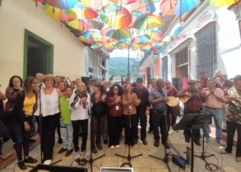 Merideños celebran los 18 años de Fundecem en la República de los Paraguas