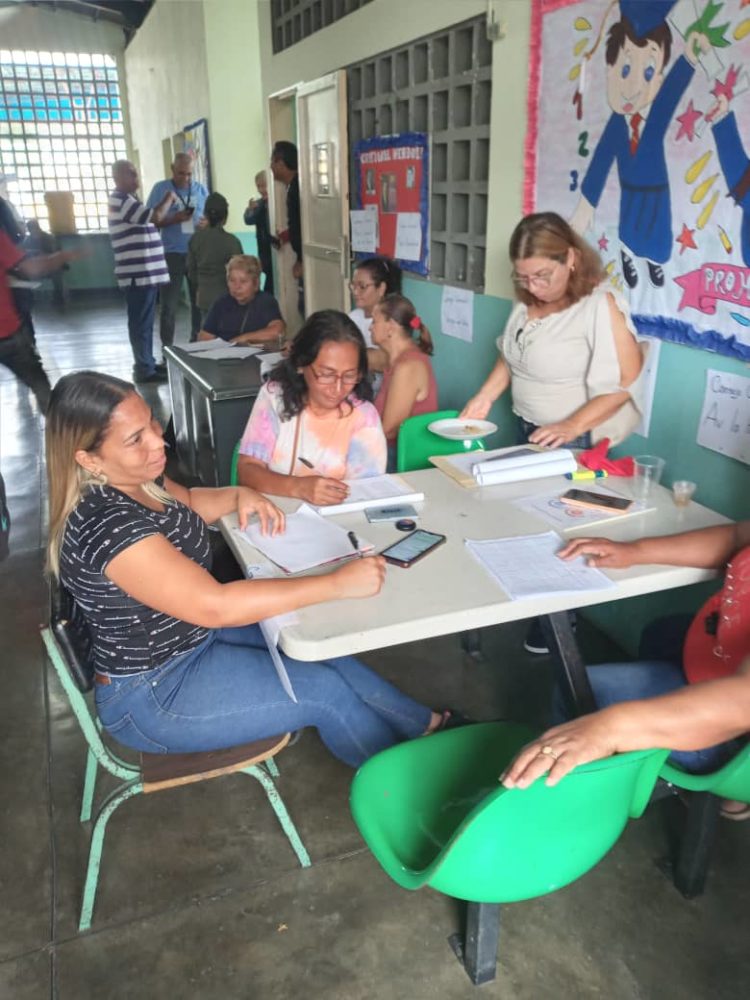 Los centros estuvieron muy activos desde tempranas horas.