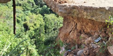 Inicia arreglo de falla de borde en la calle José María Vargas