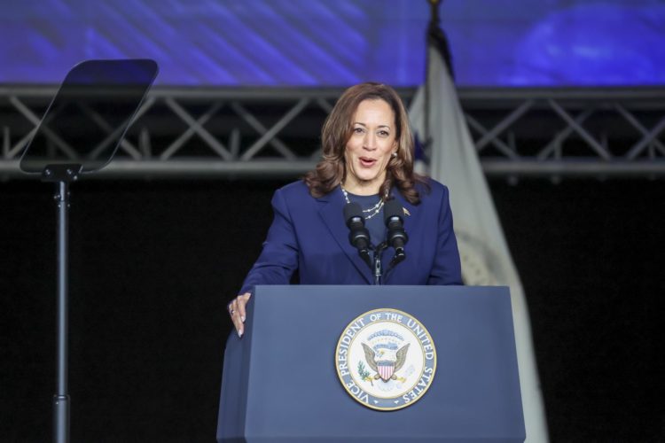 Foto de archivo de la vicepresidenta de EE.UU. Kamala Harris. EFE/EPA/LESLIE PLAZA JOHNSON