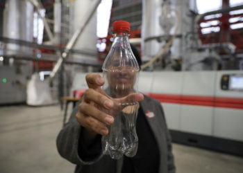 Chile cuenta con la primera planta sostenible de reciclaje de botellas de plástico