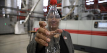 Chile cuenta con la primera planta sostenible de reciclaje de botellas de plástico