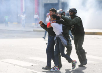 Foro Penal: Venezolanos detenidos en protestas tras comicios son acusados de terrorismo