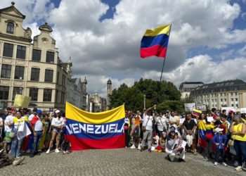 Miles de opositores se movilizan en Venezuela atendiendo a convocatoria de la oposición