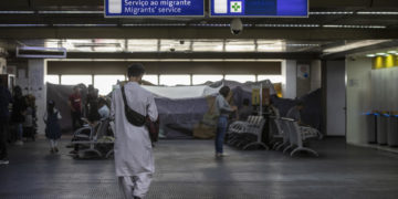 Alertan de posibles «devoluciones en caliente» desde Brasil de cientos de migrantes