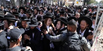 Un centenar de ultraortodoxos protestan en Jerusalén contra el reclutamiento militar