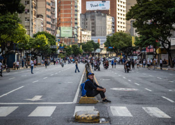 De manera pacífica miles de venezolanos protestan contra los resultados de las elecciones