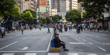 De manera pacífica miles de venezolanos protestan contra los resultados de las elecciones
