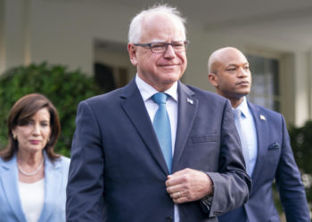Kamala Harris formaliza su candidatura con la elección de Tim Walz como su vicepresidente