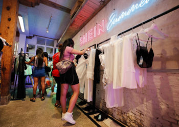 Gigante de la moda rápida Shein demanda a su rival Temu en EE.UU. por copiar sus diseños