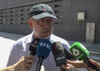 Un «muro humano», sombrero y una silla de ruedas: así logró Puigdemont burlar a la policía