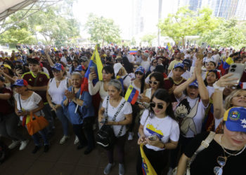 Venezolanos en Panamá gritan «libertad» y defienden triunfo electoral del opositor González