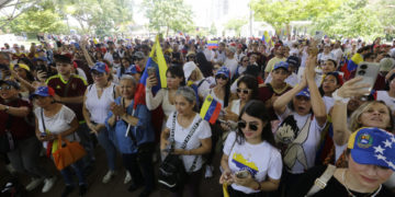 Venezolanos en Panamá gritan «libertad» y defienden triunfo electoral del opositor González