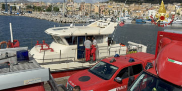 Hallan cinco cadáveres dentro del yate hundido en Sicilia y buscan al último desaparecido