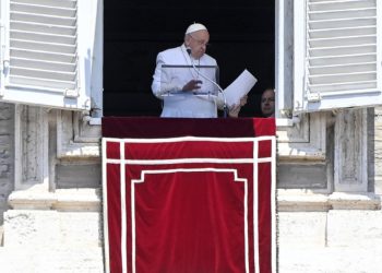 El papa pide buscar la verdad y evitar la violencia en Venezuela