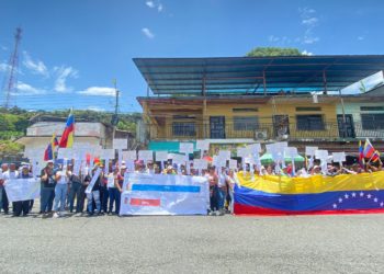Vecinos de Obispo Ramos de Lora mostraron sus actas en el Boulevard de Santa Elena