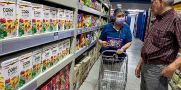 Un venezolano necesita 107,8 dólares al mes para cubrir gastos de alimentos, según Cendas-FVM