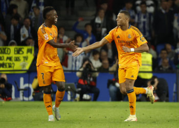 0-2. Vinicius y Mbappé, de penalti, sacan de un apuro al Real Madrid
