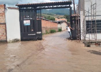 Táchira | 38 viviendas afectadas y tres lesionados dejó la rotura de una tubería en el municipio Cárdenas 