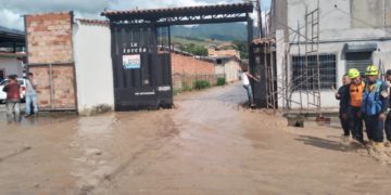 Táchira | 38 viviendas afectadas y tres lesionados dejó la rotura de una tubería en el municipio Cárdenas 