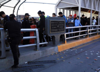 Migrantes perciben un paso más ordenado en la frontera México-EEUU por medidas de la CBP