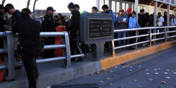 Migrantes perciben un paso más ordenado en la frontera México-EEUU por medidas de la CBP