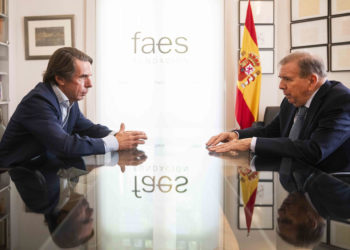 Edmundo González se reúne con Aznar y mantendrá un encuentro en el Congreso con Feijóo