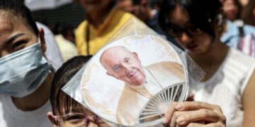 El papa supera la dura prueba de su viaje más largo