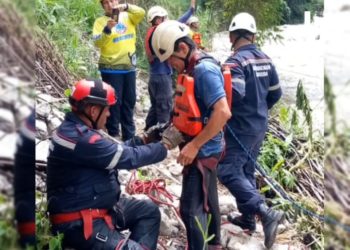 Rescataron a un ciudadano de las aguas del río Chama en Mérida