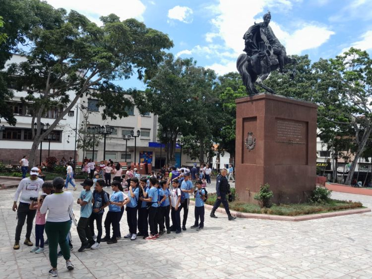 Los niños del parque de recreación Sapnnaet Rafael Rangel en la plaza Bolívar de Trujillo.