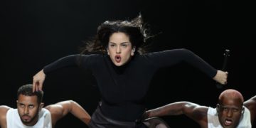 Rosalía anticipa nuevas letras y la palabra ‘omega’ como parte de su próximo proyecto