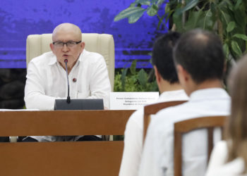 ELN dice que diálogo de paz con el Gobierno colombiano puede continuar sin cese el fuego