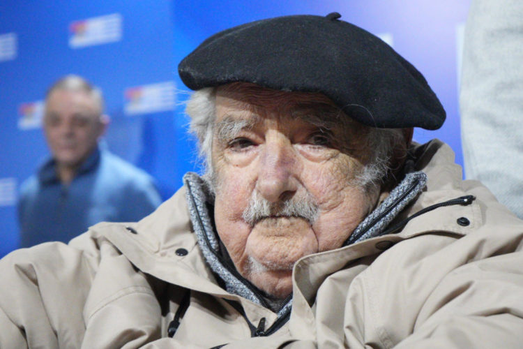 Fotografía del 27 de agosto de 2024 del expresidente de Uruguay José Mujica (2010-2015) en una reunión en Montevideo (Uruguay). EFE/ Sofía Torres